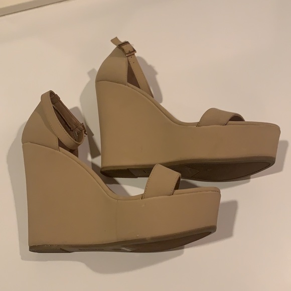 Tan Bamboo Wedge Sandels — Size 10 - Picture 6 of 6